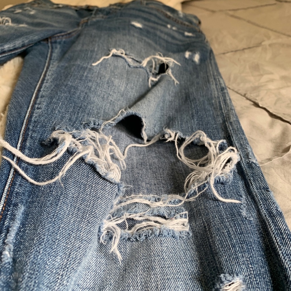 AE distressed tomgirl jeans